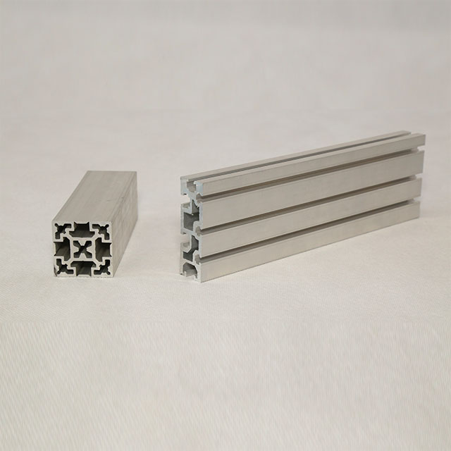 Ligne industrielle d'assemblage de profilés d'extrusion à rainure en T en aluminium
