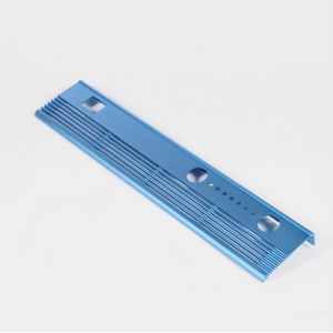 Boîtier de panneau anodisé bleu d&#39;extrusion de profil en aluminium adapté aux besoins du client